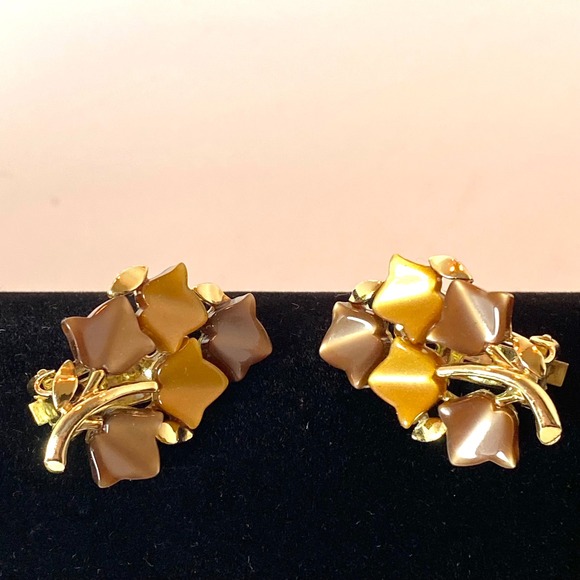 Jewelry - Vintage‎ Thermoset Lucite Moonglow Brown Leaf Cluster Clip On Earrings Retro MCM